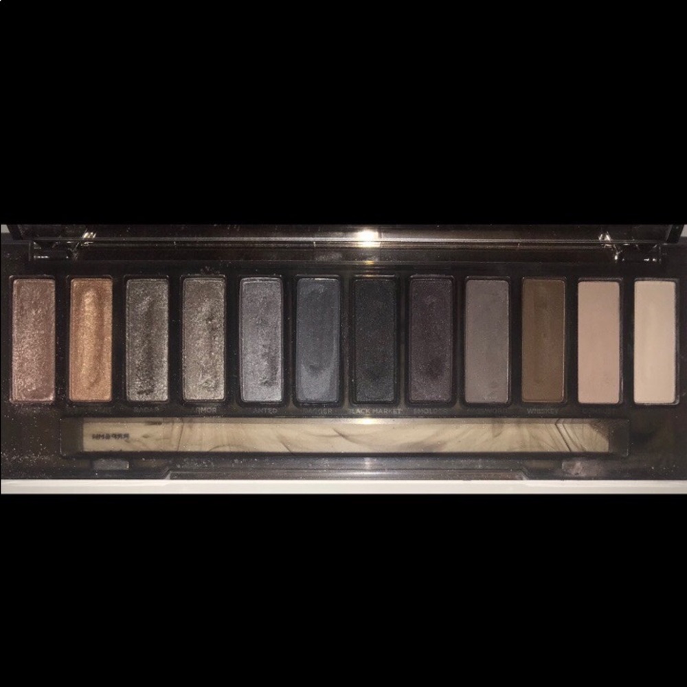 Naked urban decay smoky.